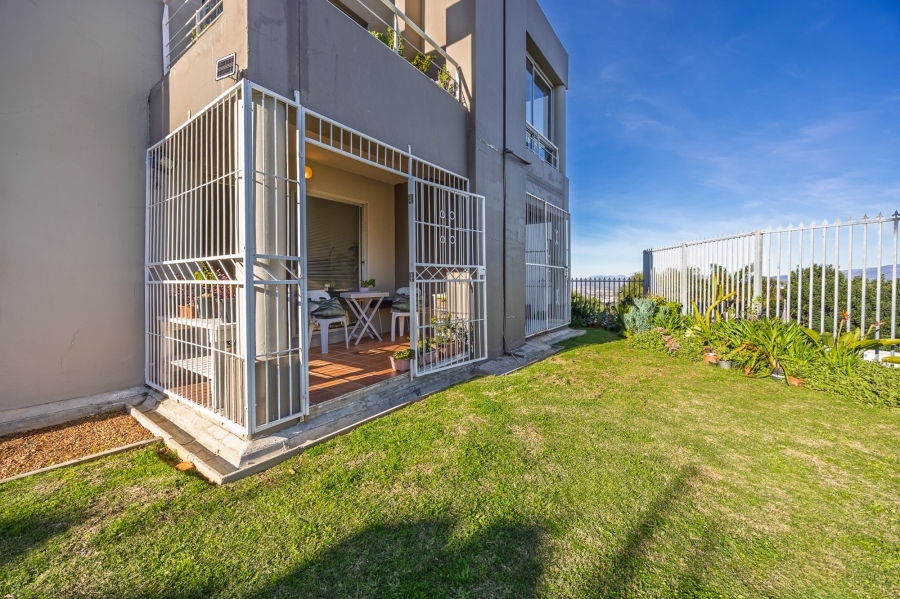 2 Bedroom Property for Sale in Loevenstein Western Cape